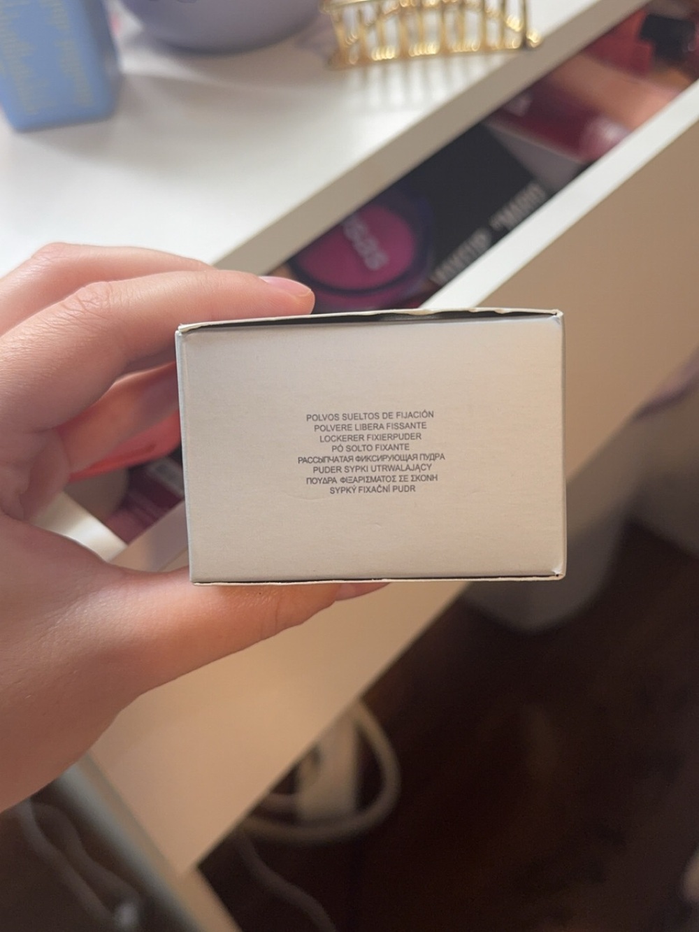 Laura Mercier Loose Setting Powder - Translucent - Picture 4 of 10